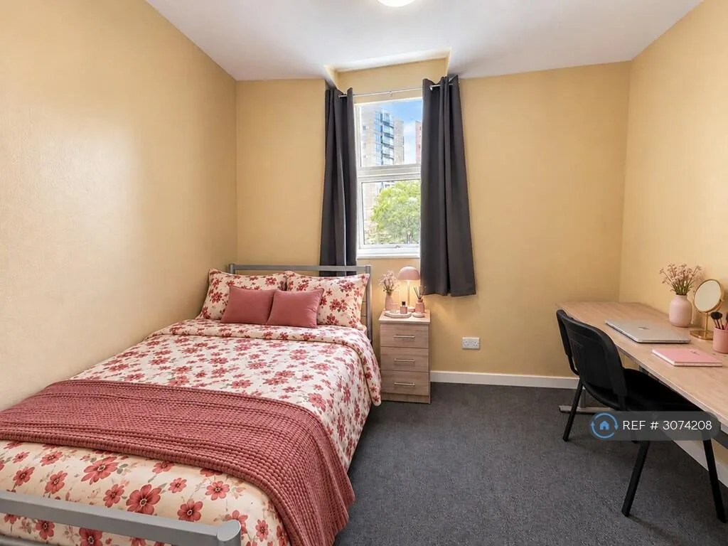 6 bedroom terraced house for rent