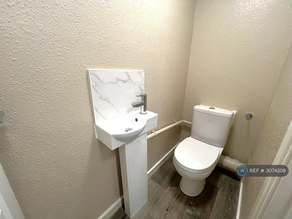 6 bedroom terraced house for rent