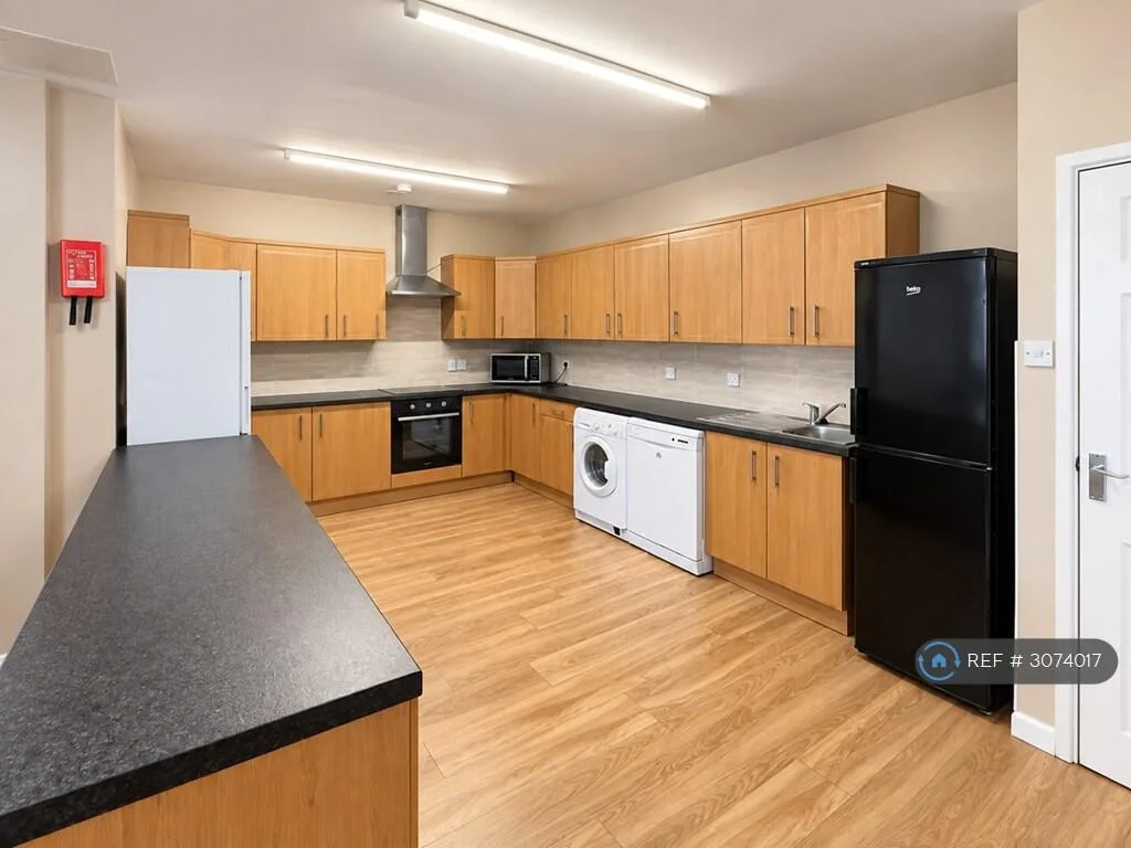 6 bedroom flat for rent