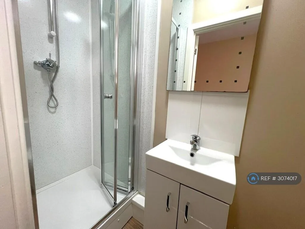 6 bedroom flat for rent