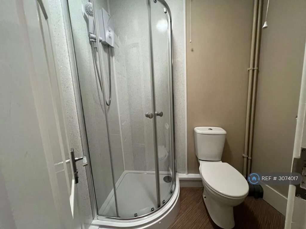 6 bedroom flat for rent