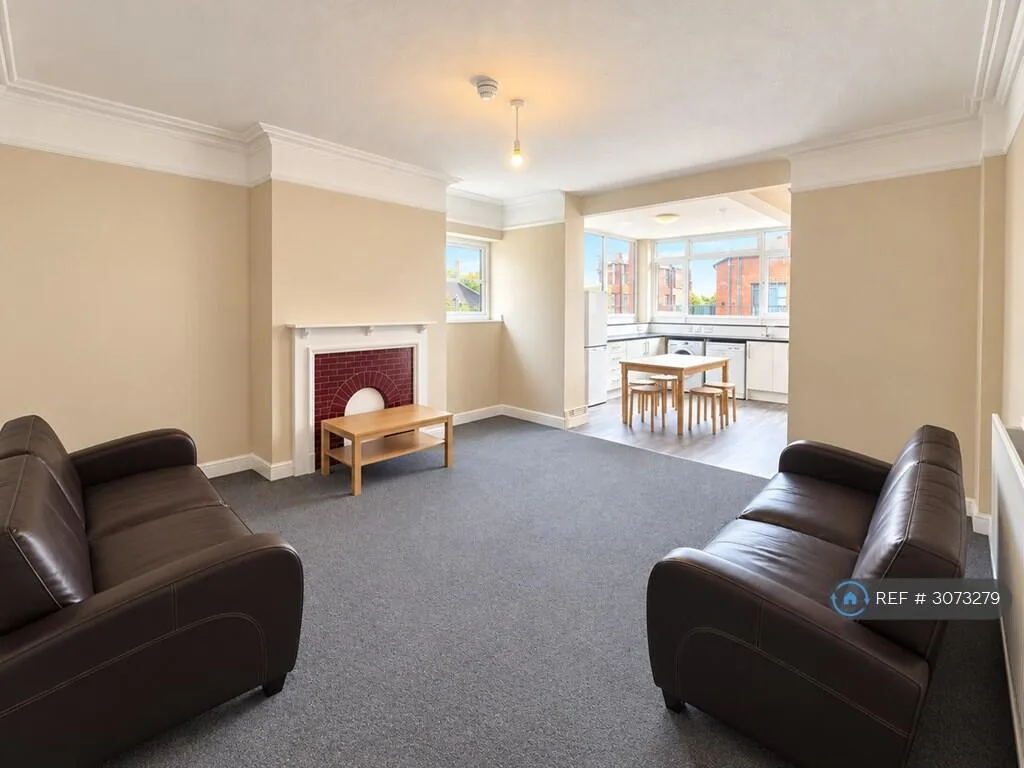5 bedroom maisonette for rent