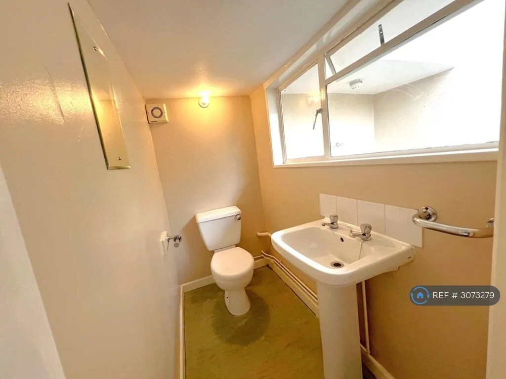 5 bedroom maisonette for rent