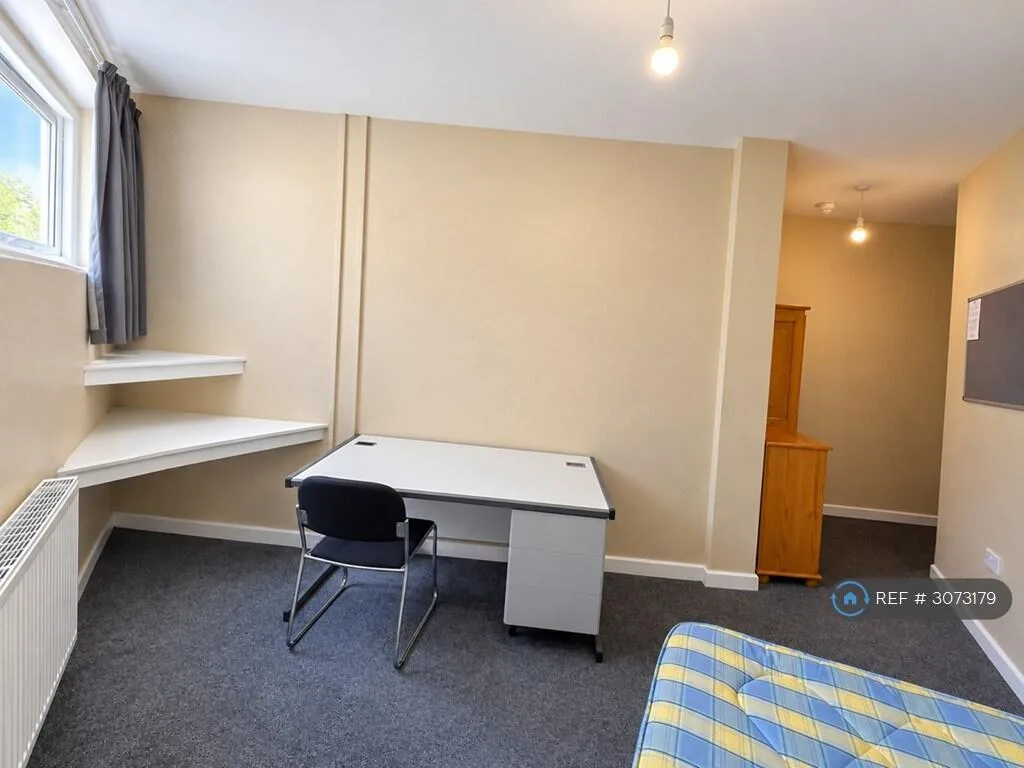 5 bedroom flat for rent