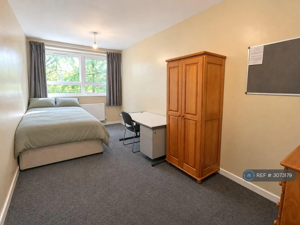 5 bedroom flat for rent