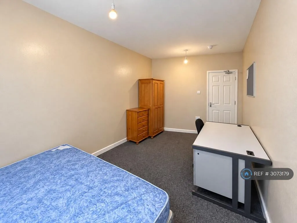 5 bedroom flat for rent