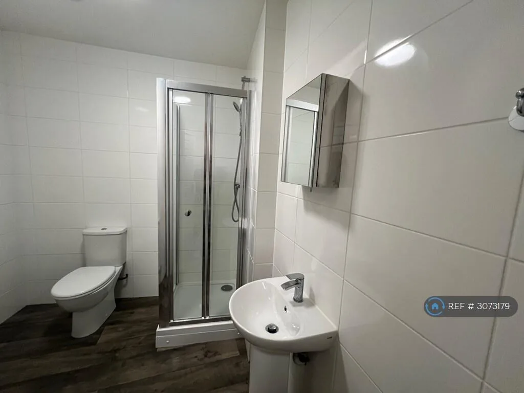 5 bedroom flat for rent