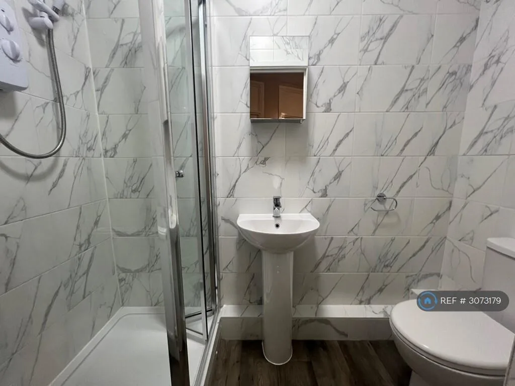 5 bedroom flat for rent