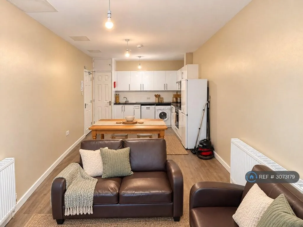 5 bedroom flat for rent