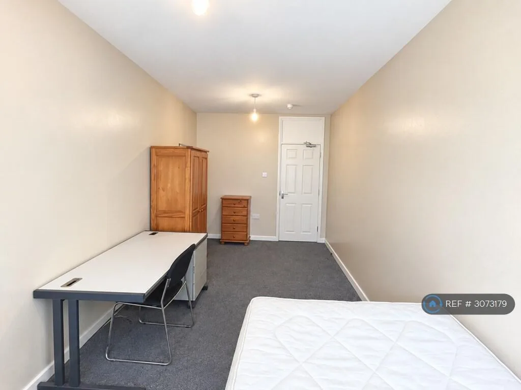 5 bedroom flat for rent