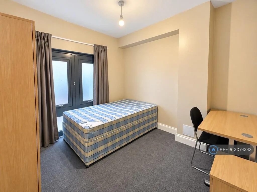7 bedroom maisonette for rent