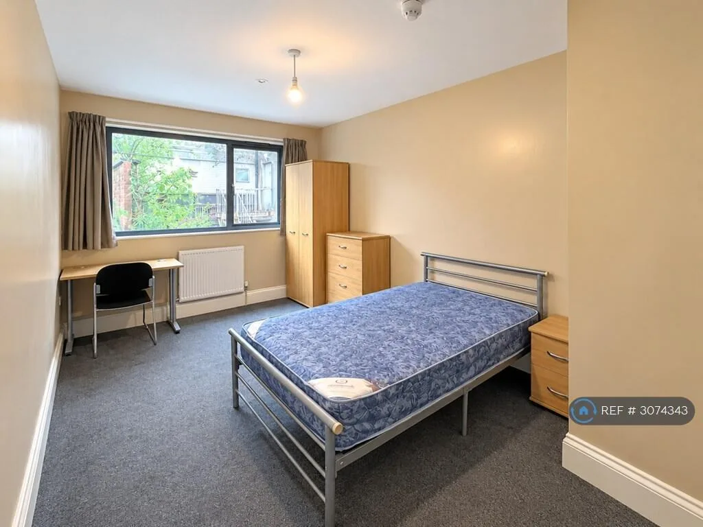 7 bedroom maisonette for rent
