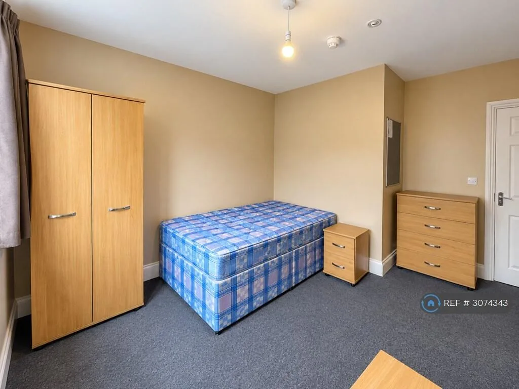 7 bedroom maisonette for rent