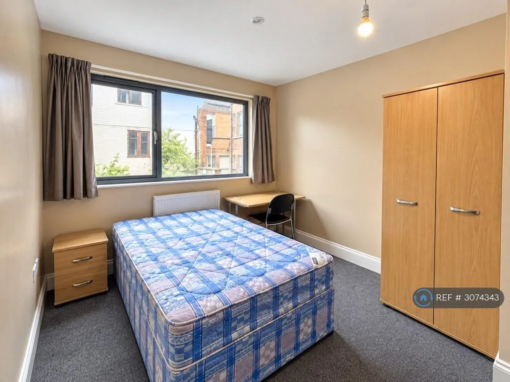 7 bedroom maisonette for rent