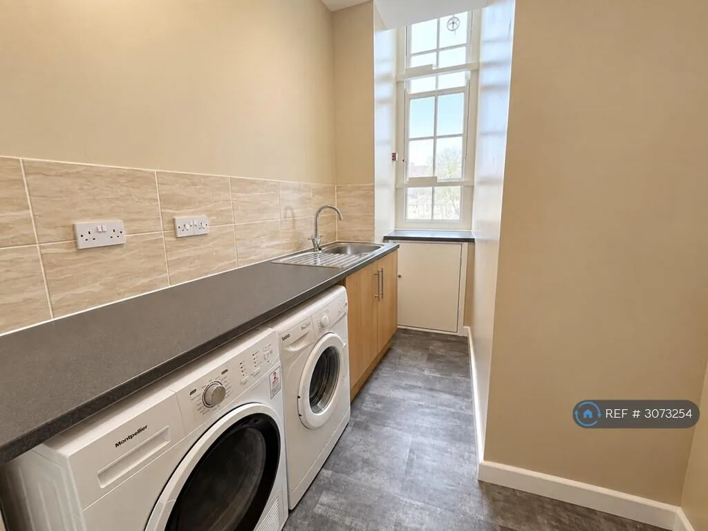 5 bedroom flat for rent