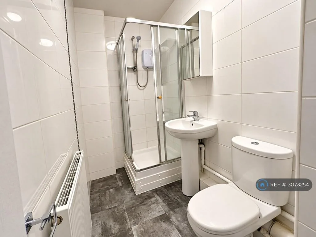 5 bedroom flat for rent