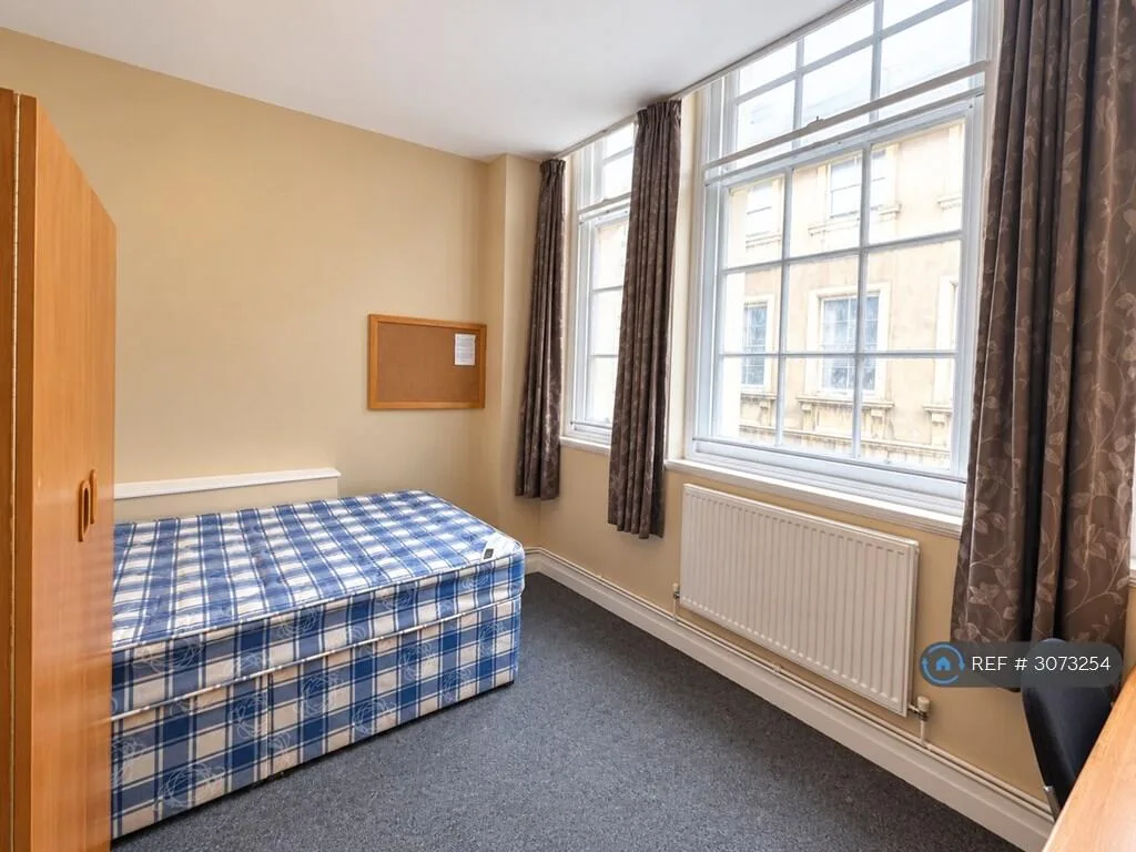 5 bedroom flat for rent