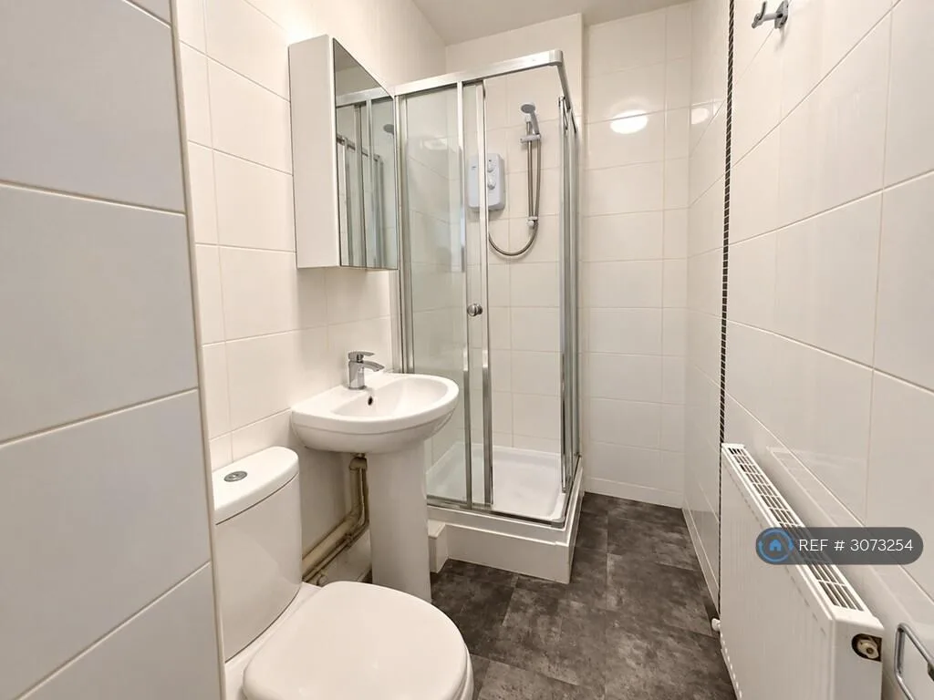 5 bedroom flat for rent