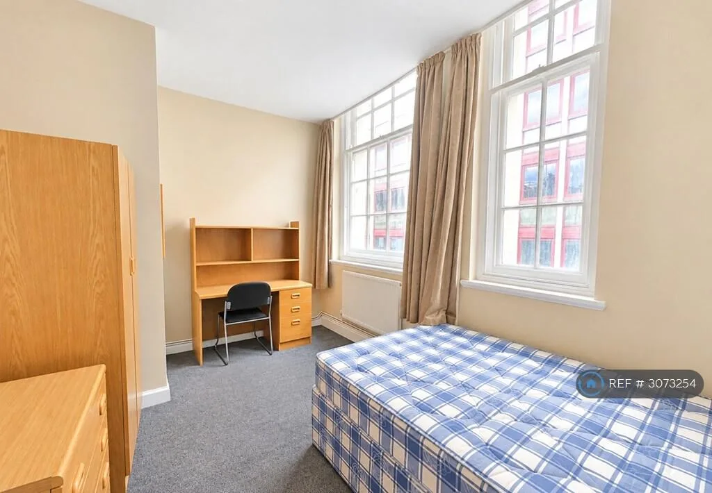 5 bedroom flat for rent