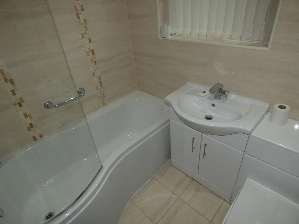 3 bedroom end of terrace house for rent