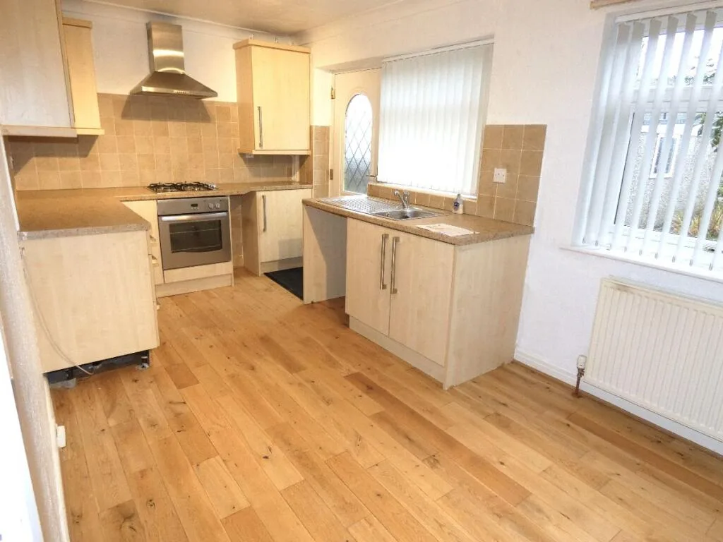 3 bedroom end of terrace house for rent