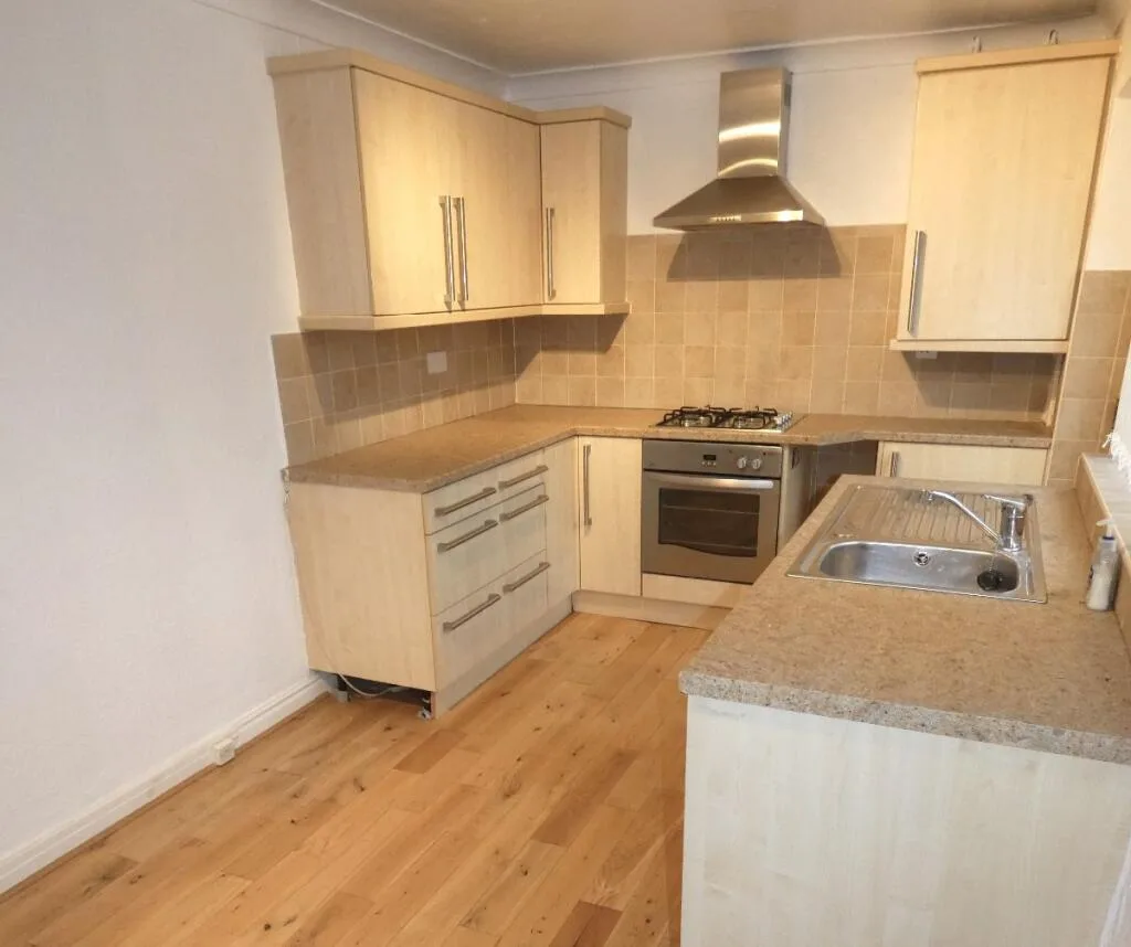 3 bedroom end of terrace house for rent