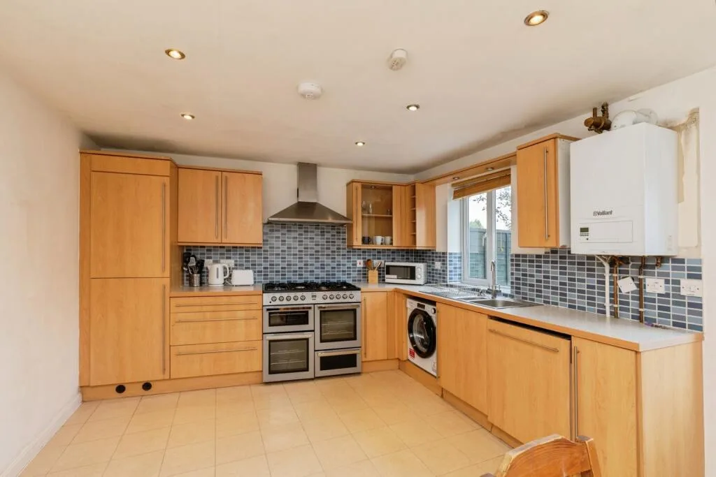 4 bedroom terraced house for rent