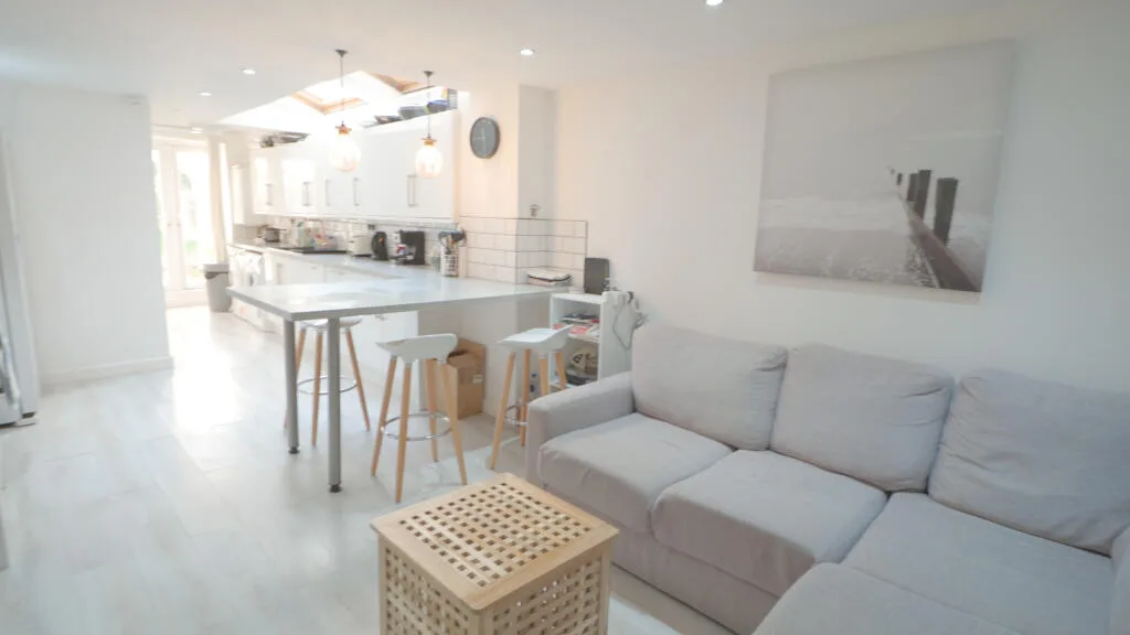 6 bedroom house for rent