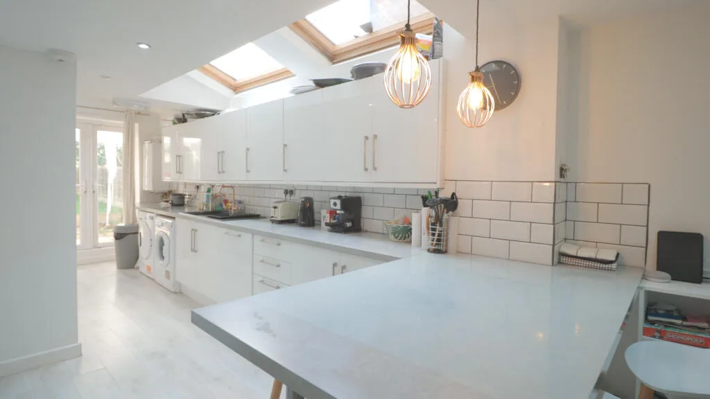 6 bedroom house for rent