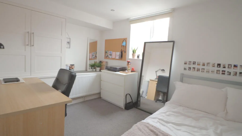 6 bedroom house for rent