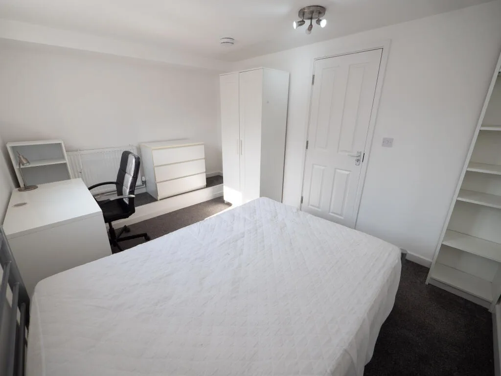 6 bedroom house for rent