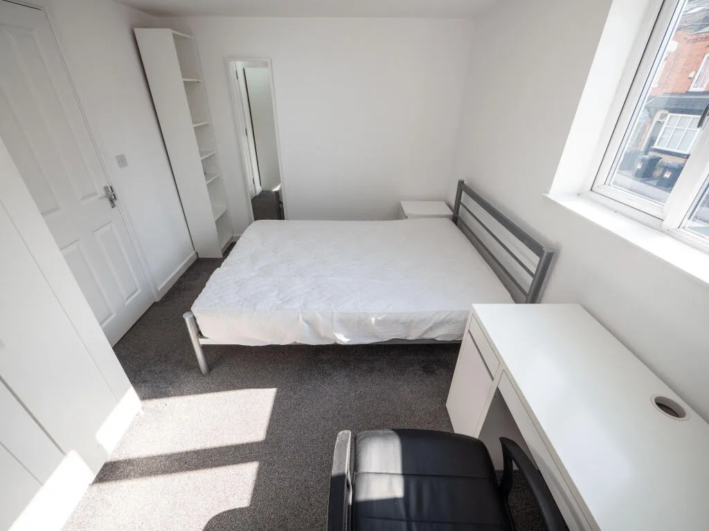 6 bedroom house for rent
