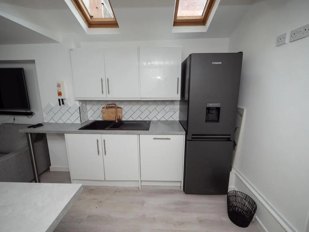 6 bedroom house for rent