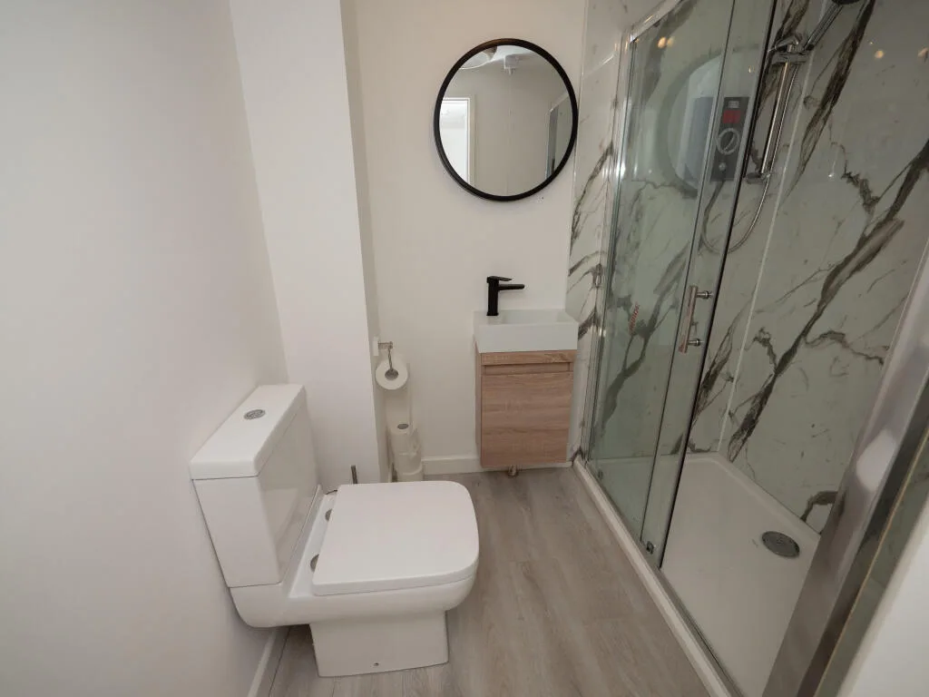 6 bedroom house for rent