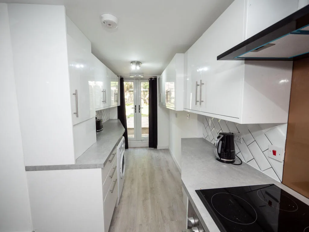 6 bedroom house for rent