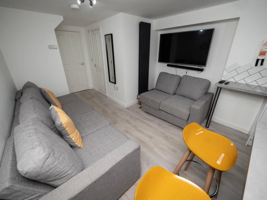 6 bedroom house for rent