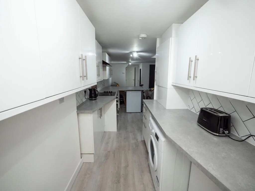 6 bedroom house for rent