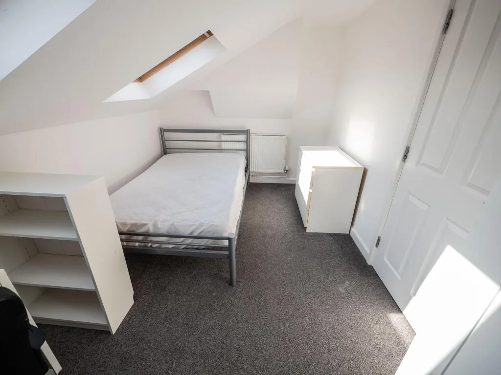 6 bedroom house for rent