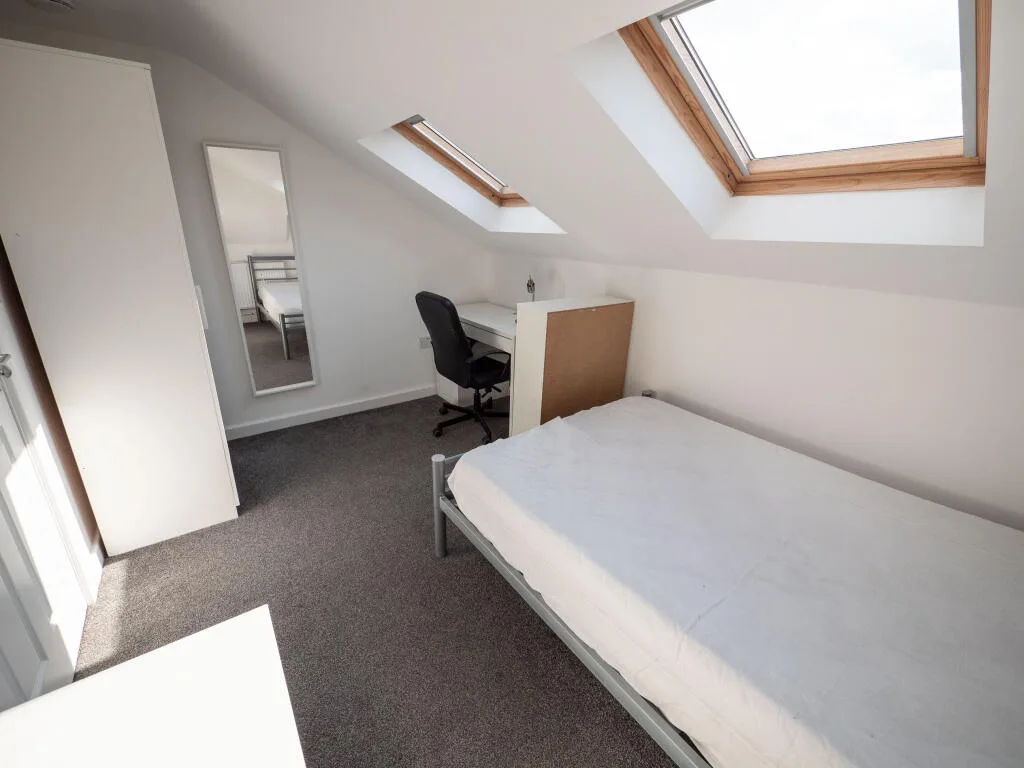6 bedroom house for rent
