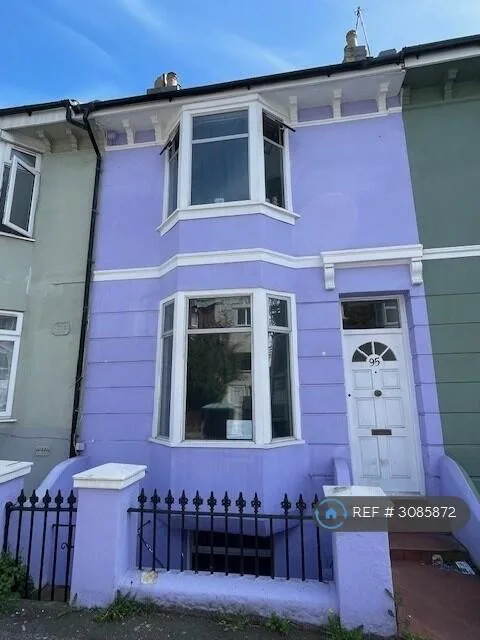 5 bedroom terraced house for rent