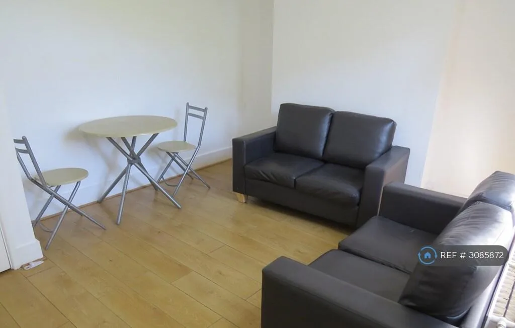 5 bedroom terraced house for rent