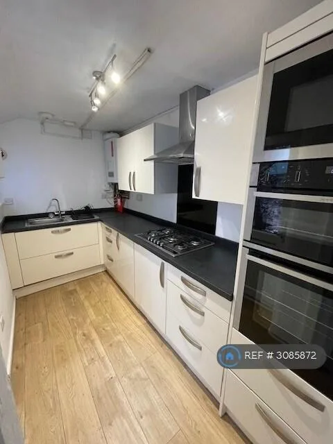 5 bedroom terraced house for rent