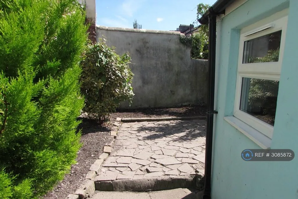 5 bedroom terraced house for rent