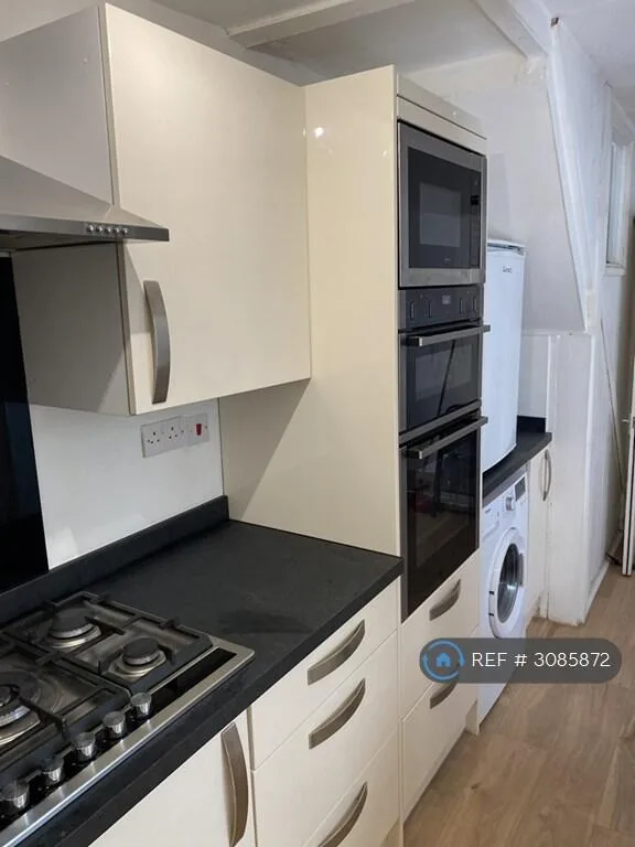 5 bedroom terraced house for rent