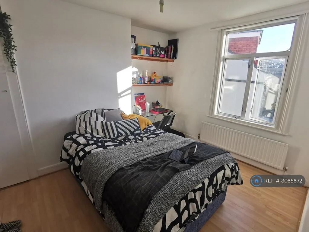 5 bedroom terraced house for rent