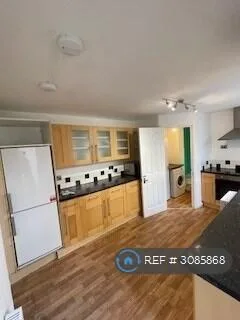 6 bedroom terraced house for rent