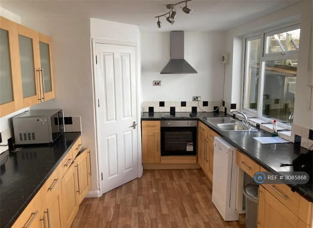 6 bedroom terraced house for rent