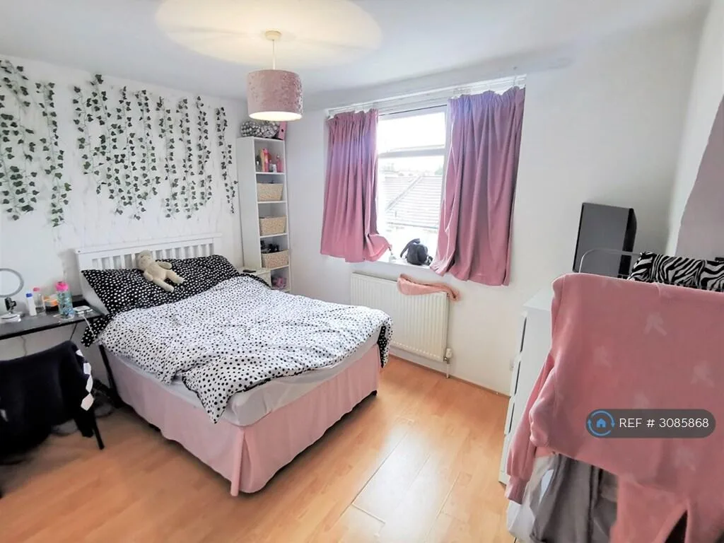 6 bedroom terraced house for rent