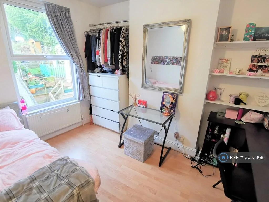 6 bedroom terraced house for rent