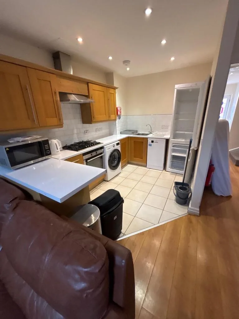 6 bedroom terraced house for rent
